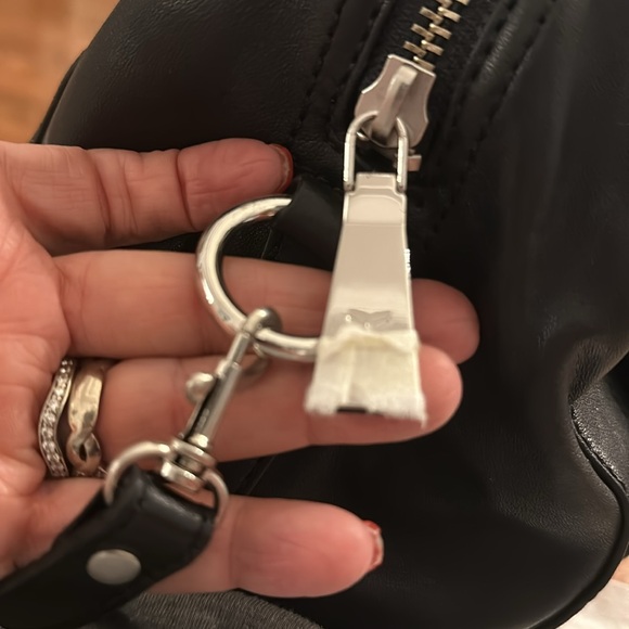 New with tags Frye blk zip handbag - Picture 3 of 15